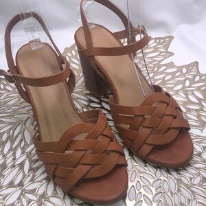 Bamboo Vegan Leather Weaved Vamp Chunky Heel Sandals Size 6.5